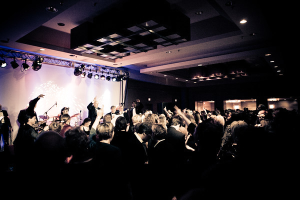 I cant get over how full the dance floor was and how many people danced the night away!